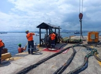 A group of men on a dock

Description automatically generated